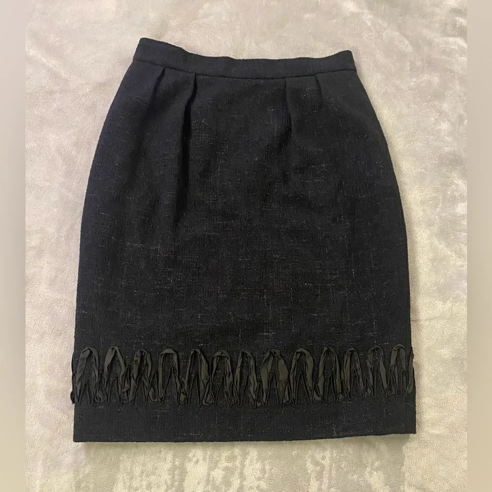Chanel tweed pencil skirt, size 38(S)